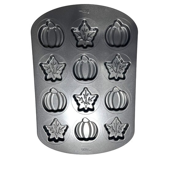 Wilton Non-Stick Fall Muffin Pan W/ Pumpkin & Maple Leaf Shapes 94a - Picture 1 of 3